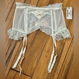 NWT Victoria's Secret Fashion Show 2013 Ivory Lace Rhinestone Garter Belt Bridal